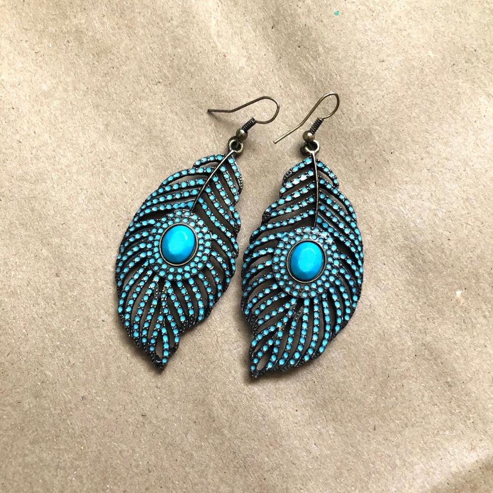 Feather shaped earrings